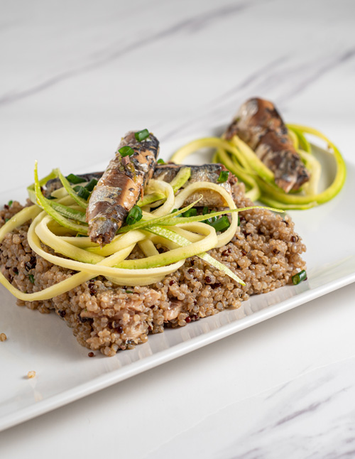 Ensalada de quinoa con sardina marinada y vinagreta de cítricos