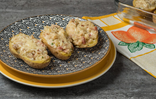 Patatas rellenas de pollo y bechamel