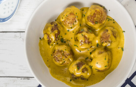 Albóndigas de pollo con salsa de curry
