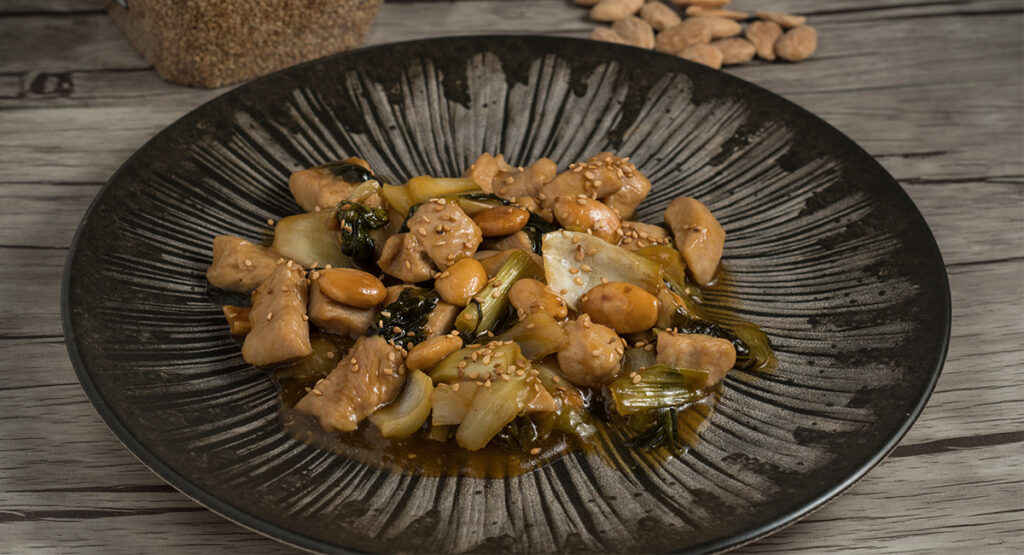 Salteado de pak choi con pavo