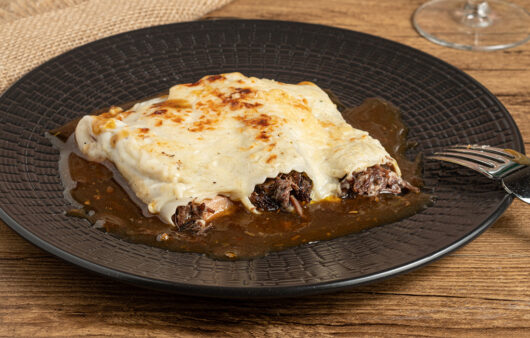 Canelones de carrillera con foie