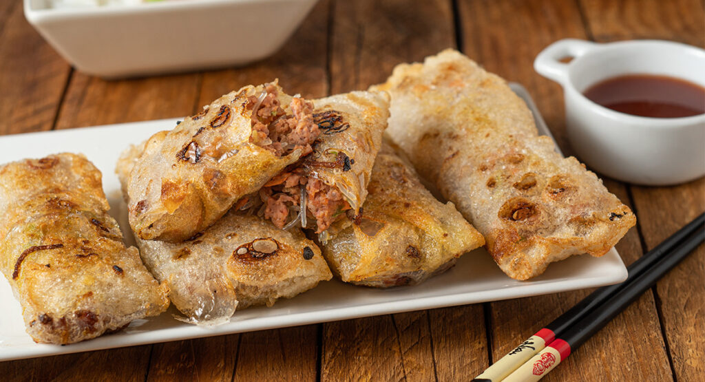 Nems fritos (rollitos vietnamitas) y salsa agridulce