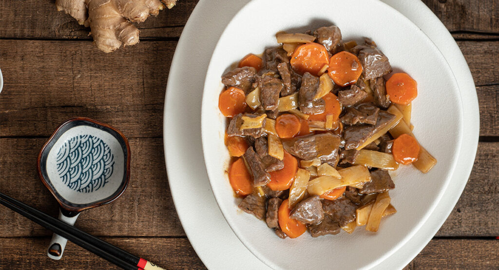Salteado de tenera oriental con bambú