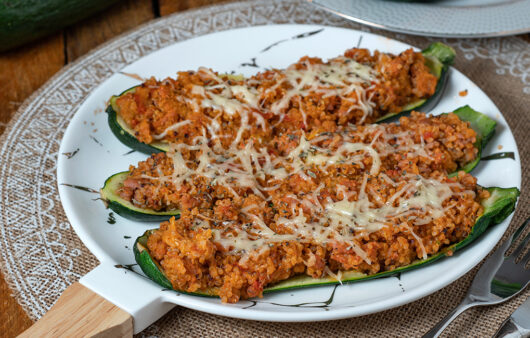 Calabacin relleno de quinoa y carne picada