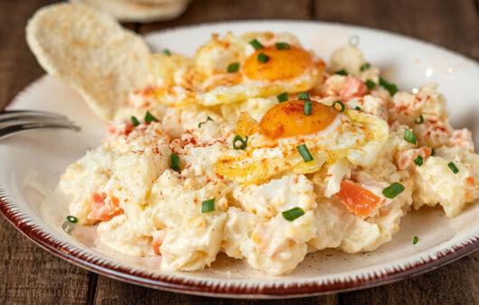 Amor por los huevos - Ensaladilla con huevo frito de codorniz