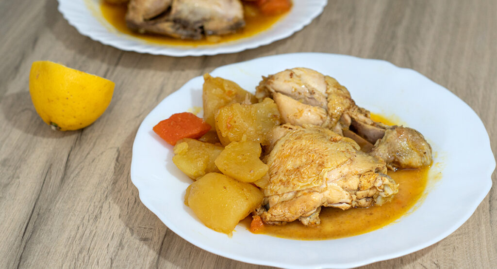 Pollo guisado con especias
