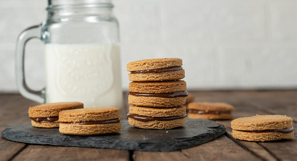 Galletas rellenas de tahinitella (crema de tahini y chocolate)