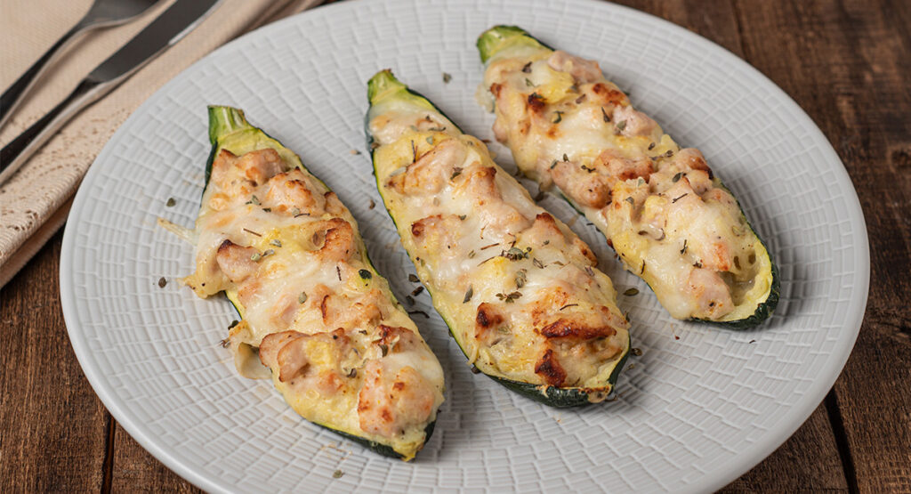 Calabacines rellenos de pavo y bechamel