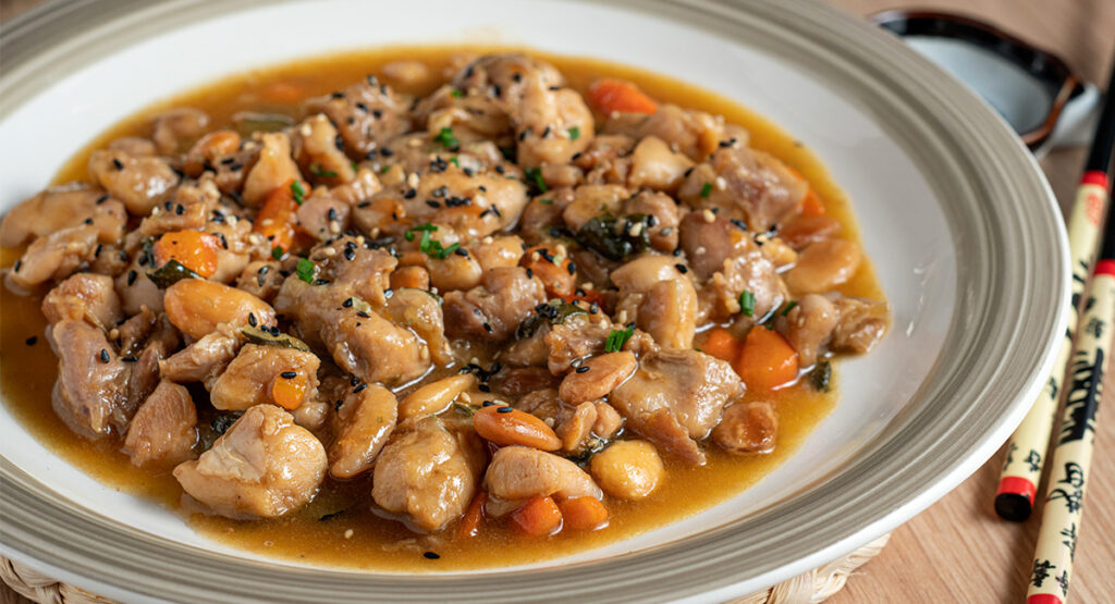 Pollo con almendras estilo chino