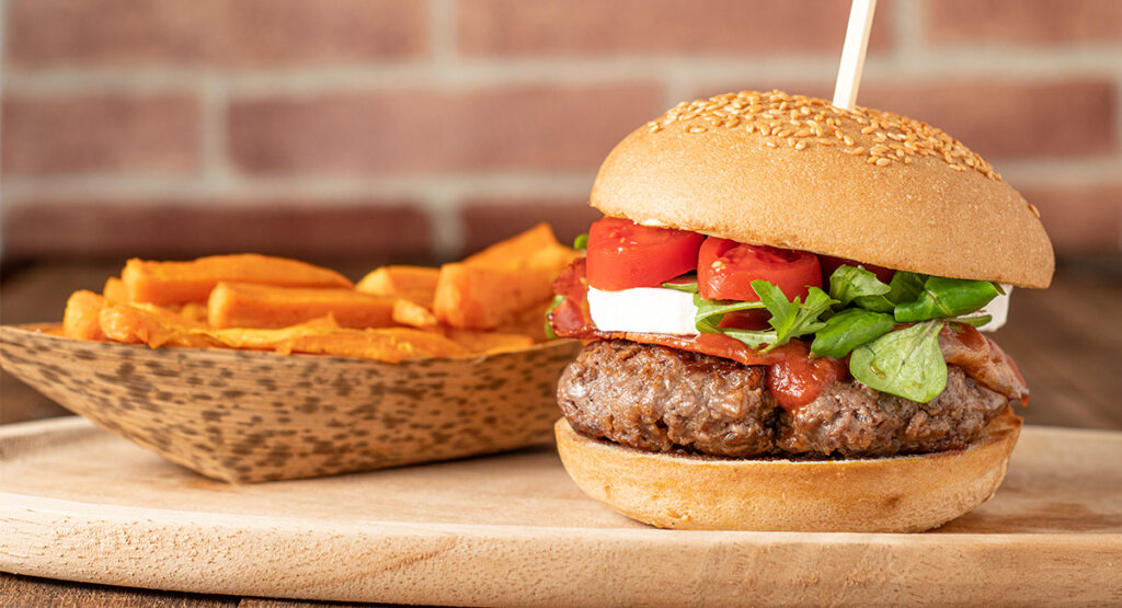 Hamburguesa gourmet con chips de boniato