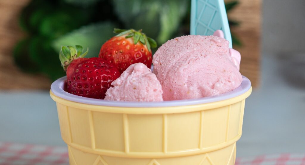 Helado de fresa fácil