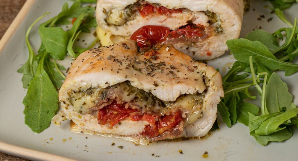 Rollo de solomillo de pavo con relleno caprese