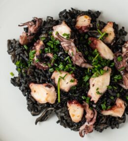 Risotto negro de calamar y pulpo