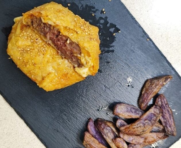 Hamburguesas crujientes con obleas de arroz