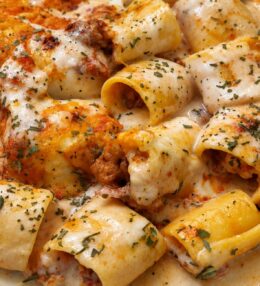 Paccheri rellenos de butifarra gratinados sin gluten