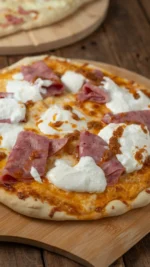 🍕 PIZZA DE ESPELTA CASERA (carbonara y burrata con pesto rojo)

Me preguntáis mucho cómo hago las pizzas, así que aquí va mi receta de siempre, con masa de espelta y dos versiones para elegir 🍕

Masa (para 2 pizzas):
🌾 500 g de harina de espelta
💧 300 ml de agua templada
🍞 25 g de levadura fresca (o 7 g de levadura seca)
🫒 3 cucharadas de aceite de oliva virgen extra
🧂 1 cucharadita de sal

Pizza carbonara:
🥛 100 ml de nata
🧀 80 g de queso rallado
🥓 100 g de bacon
🥚 1 huevo

Pizza de burrata con pesto rojo:
🍅 2 cucharadas de pesto rojo sin ajo
🥛 50 ml de nata
🧀 60 g de queso rallado
🤍 1 burrata (125 g)
🥩 50 g de chopped
🌿 1 cucharada de pesto rojo para terminar

✅ Bajo en FODMAPs
✅ Bajo en fructosa-sorbitol
✅ Sin lactosa (usando nata, queso y burrata sin lactosa)

👀 Revisa que el pesto, el bacon y el chopped no lleven ajo ni cebolla.

¿Queréis la versión sin gluten? Pedídmela en comentarios y la grabo 👇

❤️ Dale like si te apetece hacerla este finde
🔖 Guárdala para tu próxima noche de pizza
📤 Compártela con quien siempre elige la pizza contigo

#pizzacasera #pizzadeespelta #recetasbajasenfodmap #intoleranciaalafructosa #sinlactosa